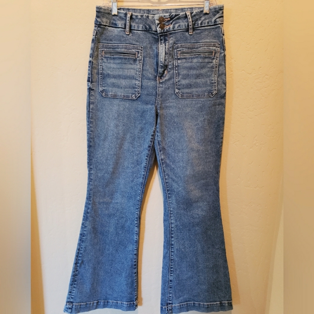 American Eagle High Rise, Super Stretch Flare Jeans, Size 10